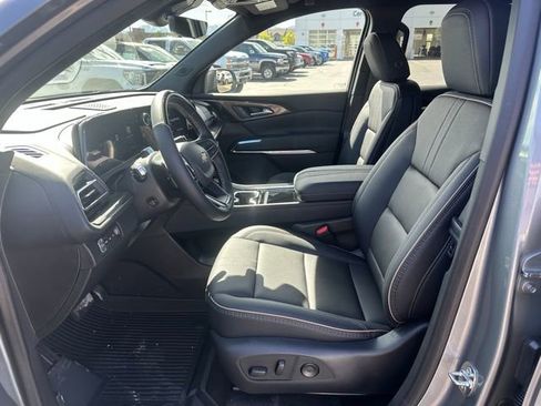 New 2026 Chevrolet Traverse High Country w/ LPO, Floor Liner Package AWD/4WD image 2