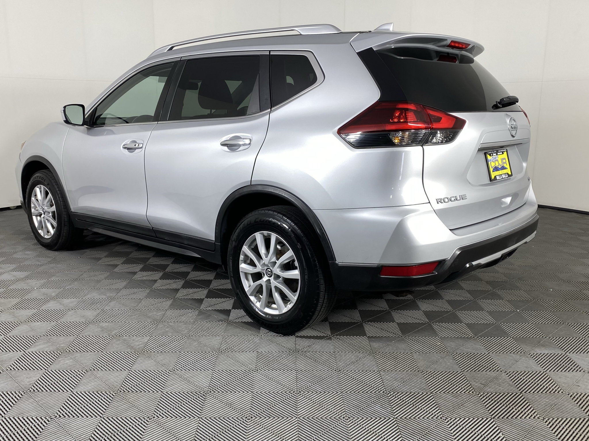 Used 2018 Nissan Rogue SV AWD/4WD image 5