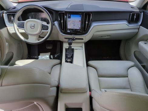 Used 2019 Volvo XC60 T5 Momentum w/ Premium Package image 15