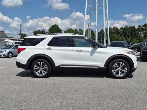 Used 2020 Ford Explorer Platinum w/ Premium Technology Package AWD/4WD image 2