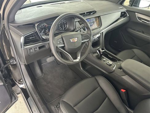 New 2025 Cadillac XT6 Luxury image 10