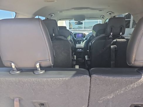 Used 2018 GMC Acadia SLT FWD image 9