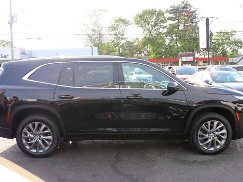 Used 2025 Buick Enclave Preferred AWD/4WD image 6