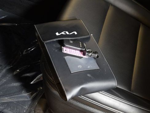 Used 2022 Kia Telluride S FWD image 40