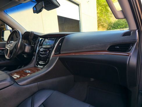 Used 2016 Cadillac Escalade ESV Luxury RWD image 27
