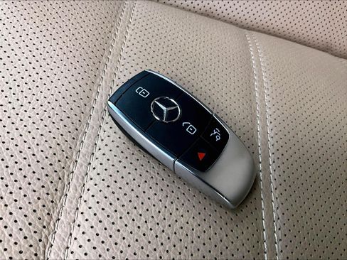 Used 2026 Mercedes-Benz GLS 450 4MATIC image 12