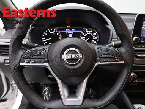 Used 2025 Nissan Altima 2.5 SV FWD image 10