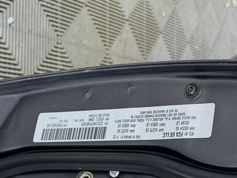 Used 2015 Chrysler 300 Limited RWD image 11
