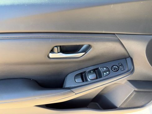 Used 2024 Nissan Sentra SV image 11