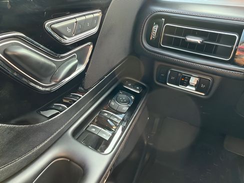 Used 2024 Lincoln Aviator AWD w/ Premium Package image 18