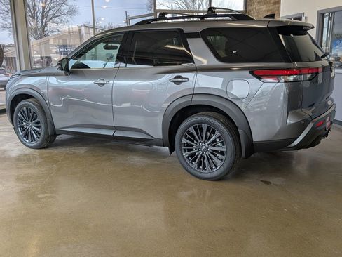 New 2026 Nissan Pathfinder SL w/ SL Premium Package image 4