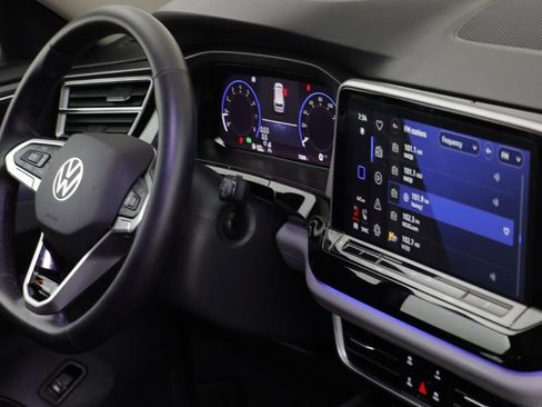 Used 2025 Volkswagen Atlas Peak Edition SE AWD/4WD image 19