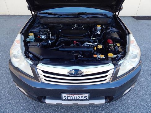 Used 2011 Subaru Outback 2.5i Limited w/ PWR Moonroof Pkg image 39