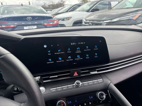 Used 2025 Hyundai Elantra SEL image 21