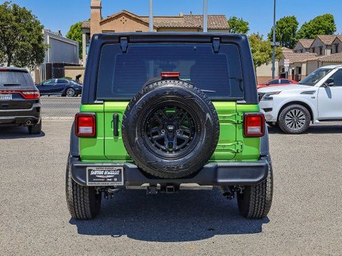 Used 2025 Jeep Wrangler Sport image 5