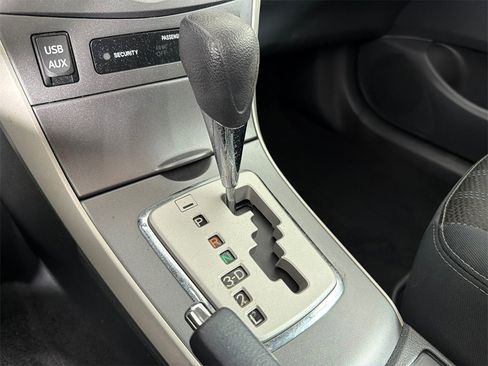 Used 2013 Toyota Corolla S image 28