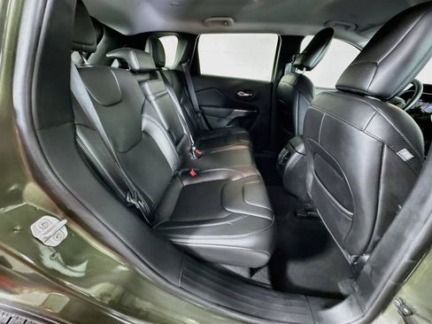 Used 2019 Jeep Cherokee Latitude Plus FWD image 32
