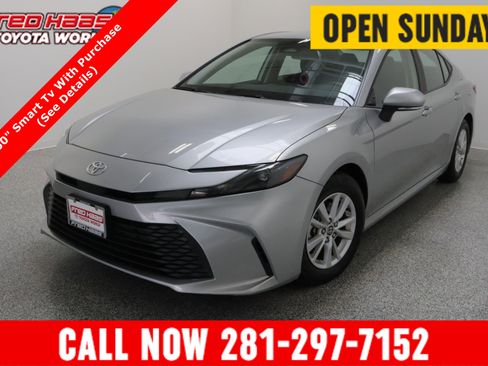 Used 2025 Toyota Camry LE image 1