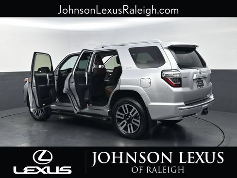 Used 2022 Toyota 4Runner Limited AWD/4WD image 37