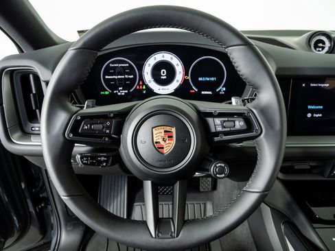 New 2026 Porsche Cayenne Base image 9