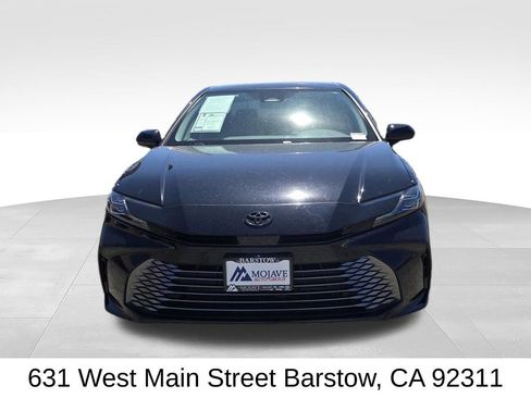 Used 2025 Toyota Camry XLE FWD image 2