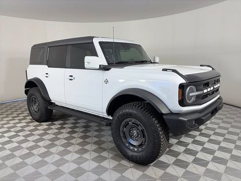 Used 2024 Ford Bronco Outer Banks AWD/4WD image 1