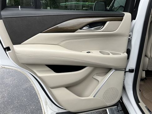 Used 2020 Cadillac Escalade Premium Luxury AWD/4WD image 30