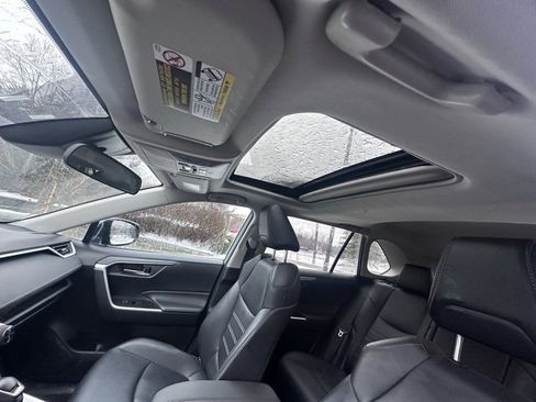 Used 2020 Toyota RAV4 XLE Premium image 13