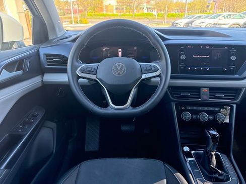 Used 2024 Volkswagen Taos SE AWD/4WD image 12