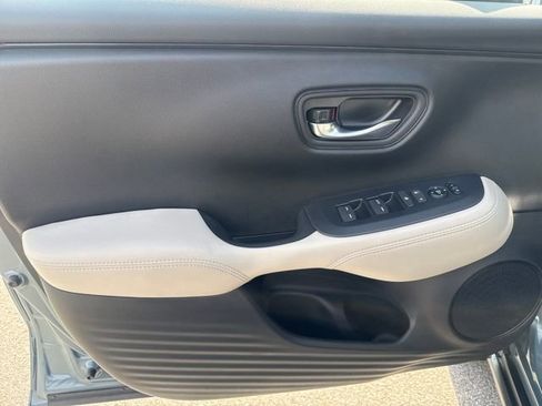 New 2026 Honda HR-V LX image 9