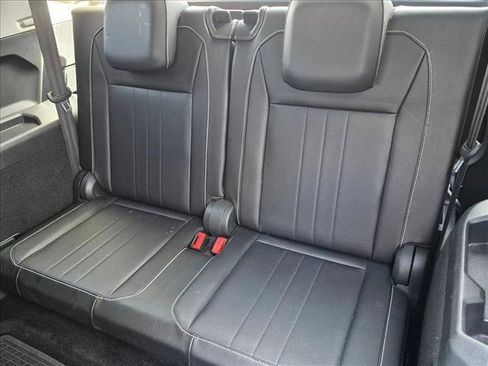 Used 2022 Volkswagen Tiguan SE image 17