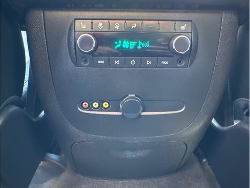 Used 2013 Chevrolet Suburban LTZ RWD image 39