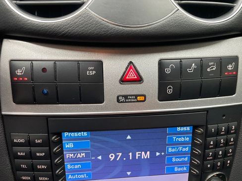 Used 2005 Mercedes-Benz CLK 55 AMG Cabriolet image 32