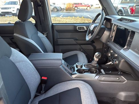 New 2025 Ford Bronco 4-Door image 17
