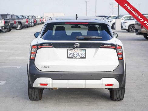 Used 2025 Nissan Kicks SV w/ Illumination Package FWD image 7