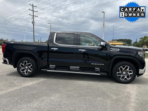 Used 2022 GMC Sierra 1500 SLT w/ SLT Premium Plus Package AWD/4WD image 2