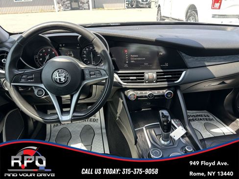 Used 2018 Alfa Romeo Giulia AWD image 13