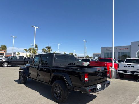 Used 2024 Jeep Gladiator Sport AWD/4WD image 6