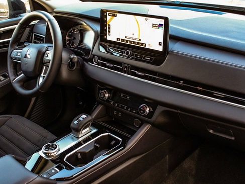 New 2026 Mitsubishi Outlander SE image 43