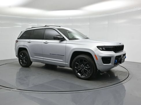 Used 2023 Jeep Grand Cherokee 30th Anniversary AWD/4WD image 25