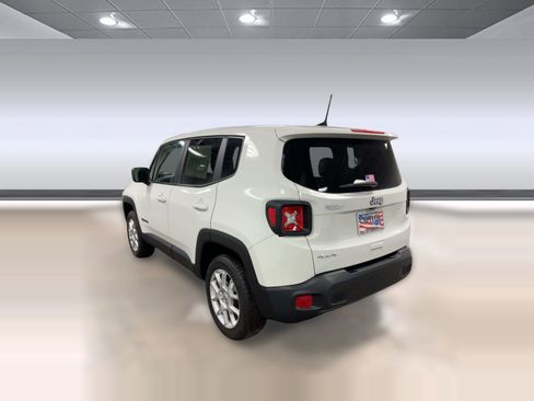 Used 2023 Jeep Renegade Latitude image 3