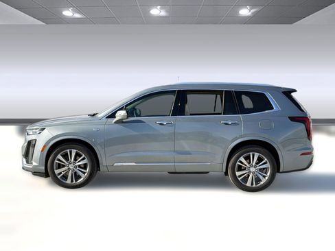 Used 2023 Cadillac XT6 Premium Luxury FWD image 2