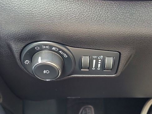 Used 2025 Jeep Compass Latitude AWD/4WD image 23