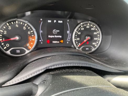 Used 2018 Jeep Renegade Latitude w/ Cold Weather Group AWD/4WD image 19