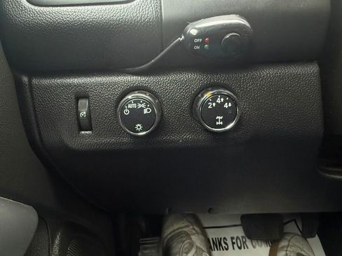 Used 2015 Chevrolet Colorado LT AWD/4WD image 19