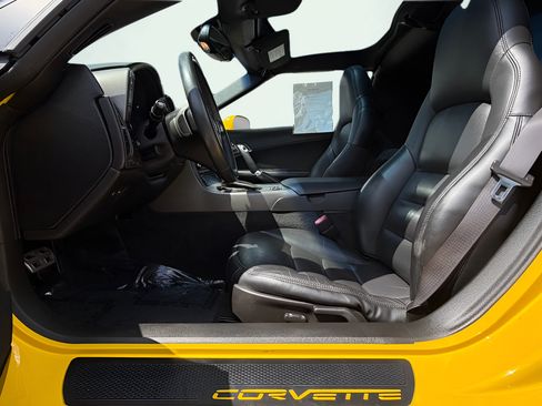 Used 2007 Chevrolet Corvette Coupe w/ Preferred Equipment Group RWD image 21