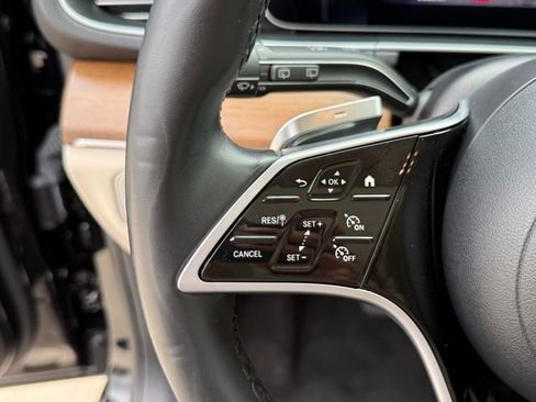 Used 2024 Mercedes-Benz GLE 350 4MATIC w/ AMG Line Exterior image 15