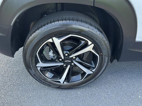 Used 2023 Chevrolet TrailBlazer RS image 35