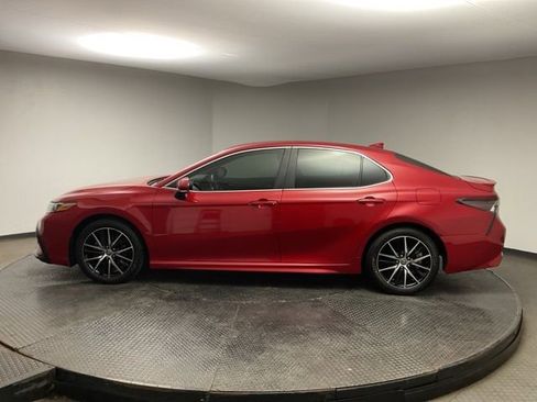 Used 2023 Toyota Camry SE FWD image 4
