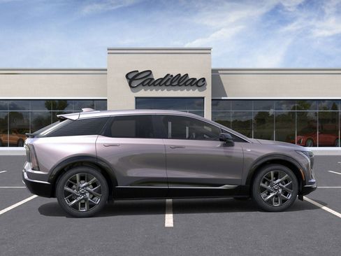 New 2026 Cadillac Optiq Luxury 1 image 29